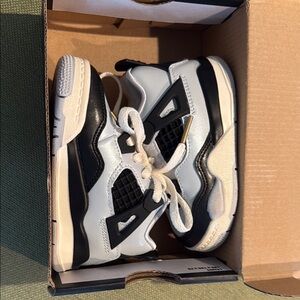 NIKE JORDAN 4 Classic Blue and White Sneakers